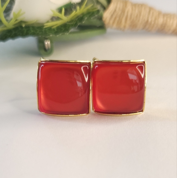 Vintage Gold Plated Red Lucite Moon Glow Screw Back Earrings - Picture 3 of 8